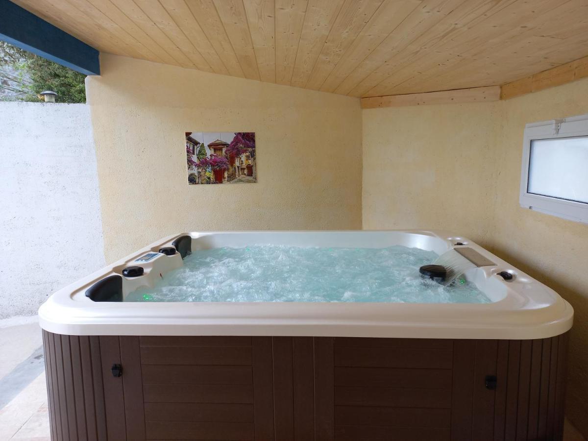Gites De Plos Appart Chalet Piscine Spa 앙뒤즈 외부 사진